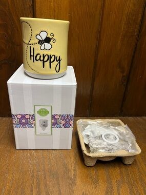 Scentsy Yellow 'Happy' Bee Ceramic Warmer - night night/plug-in